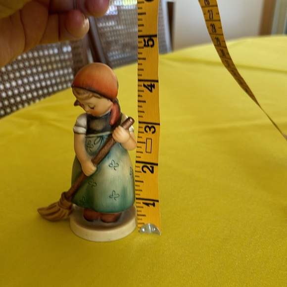 Hummel - Picture 5 of 5